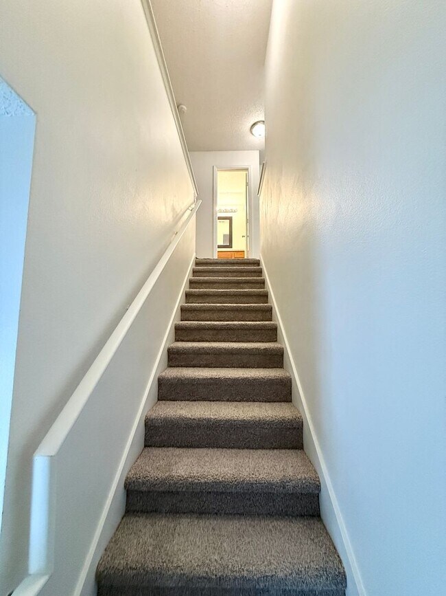 Building Photo - Nice 4/2 Two-Story Home in Seminole County...
