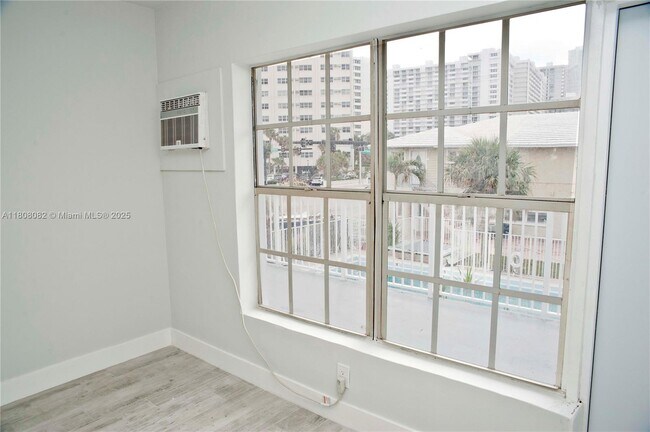 Building Photo - 4105 N Ocean Dr