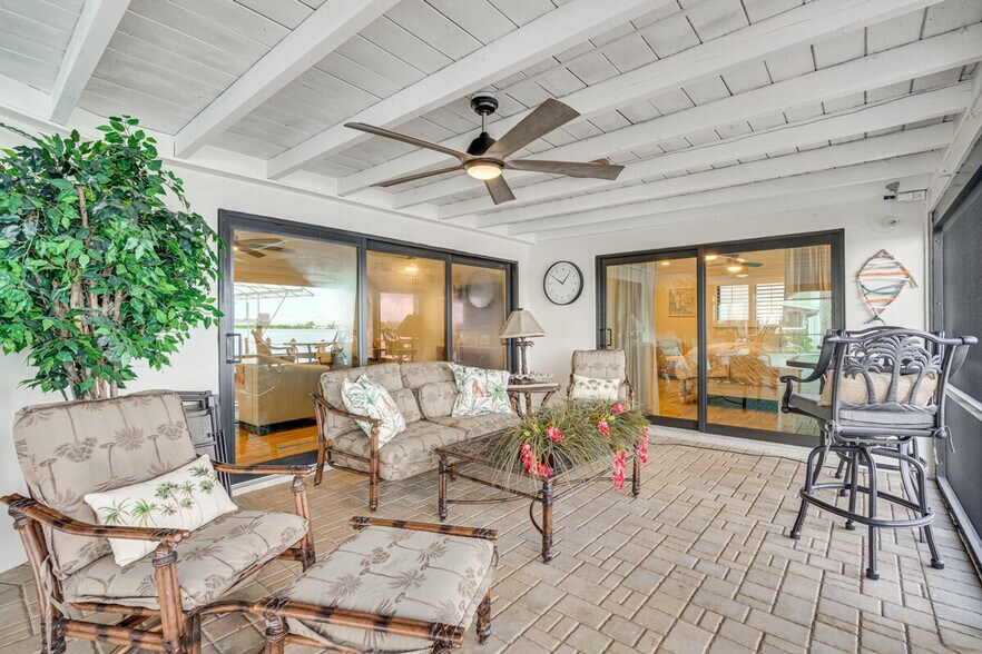 Building Photo - 11599 Island Ave