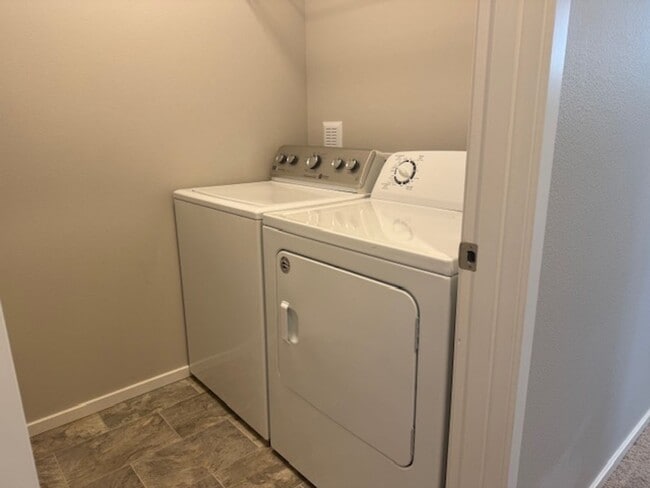 Building Photo - MOVE IN SPECIAL $1000 OFF FIRST MONTH'S RE...