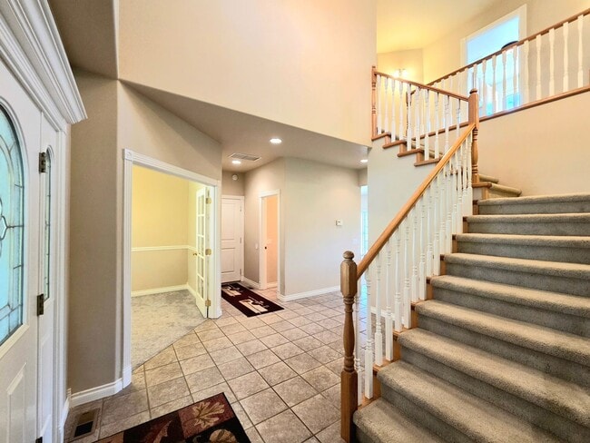 Building Photo - Luxurious Country Living in Desirable Cashmere Location!! 5 Bed + Den, 2.5 Bath!