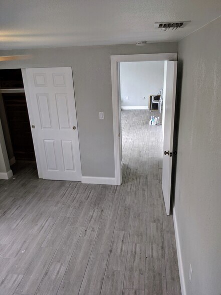 Hallway with tile flooring leading to bedrooms - 1147 Jennings Dr