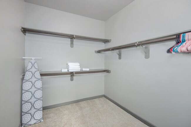 Building Photo - 1628-1898-1898 Wyndale St