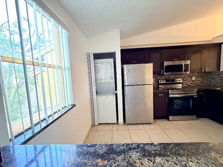 Building Photo - 2521 NW 56th Ave