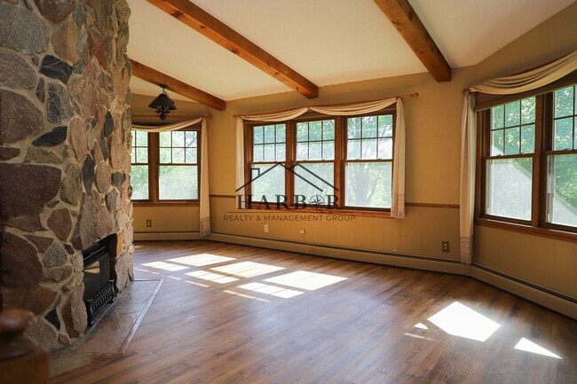 Building Photo - 3504 Ogden Ct NE