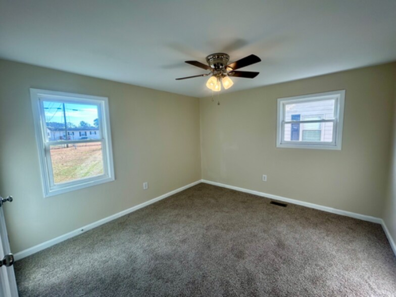 Building Photo - 403 S Market St