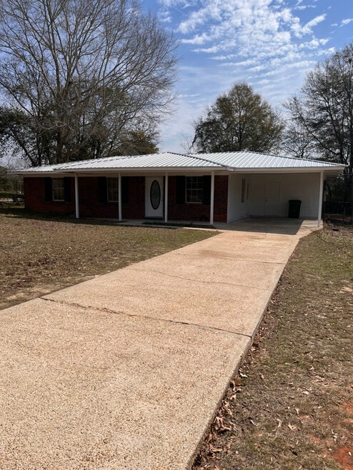 Building Photo - 161 Wooded Ln