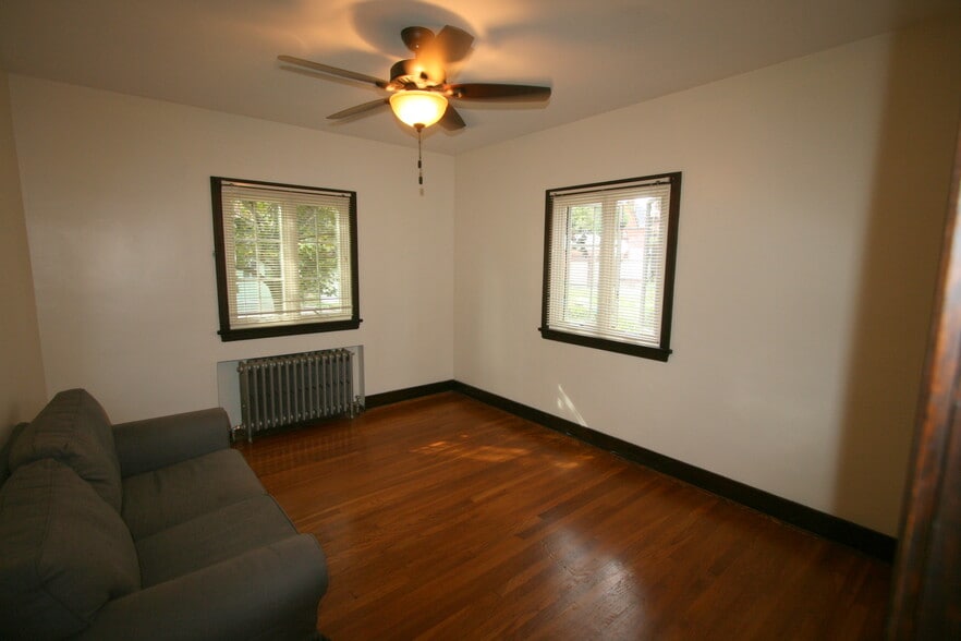 Right Bedroom - 328 S Aiken Ave