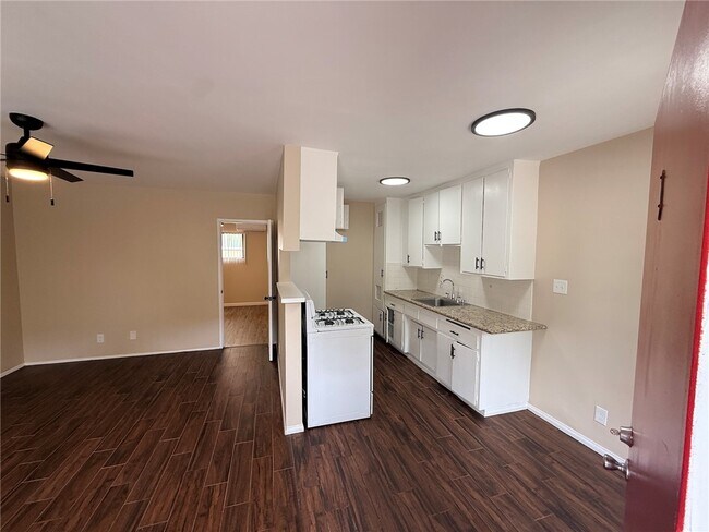 Building Photo - 414 N San Gabriel Ave