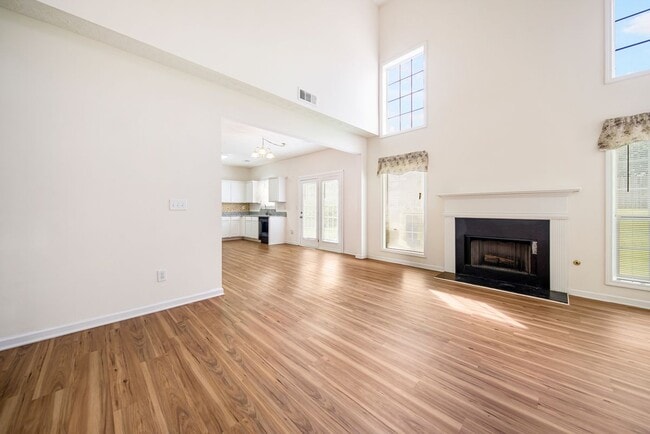 Building Photo - 740 Clairidge Ln SW