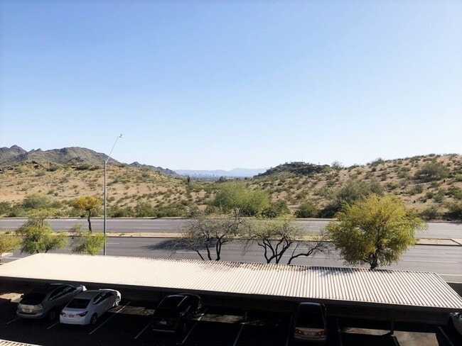 Building Photo - Spacious 1 Bedroom Condo in North Central Phoenix!