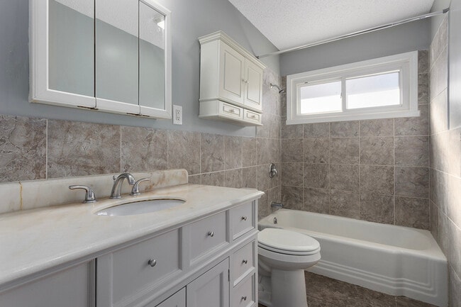 Building Photo - 703 SW 7 St