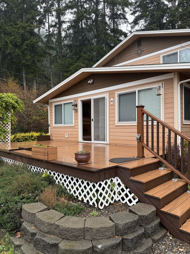 Building Photo - 111 E Driftwood Circle East