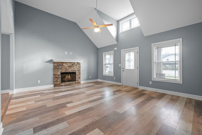Building Photo - Pet Friendly Three Bedroom with Bonus!