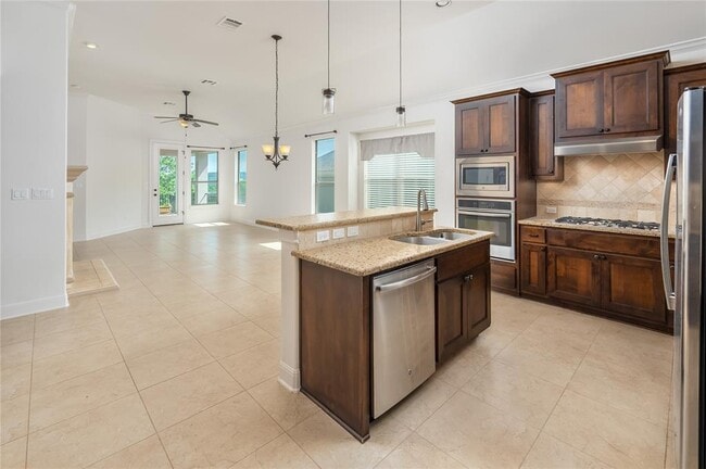 Building Photo - 14505 Ladera Blvd