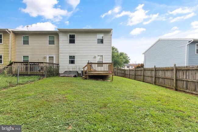 Building Photo - Spacious 3bdrm 1.5bath Home in Quiet Commu...