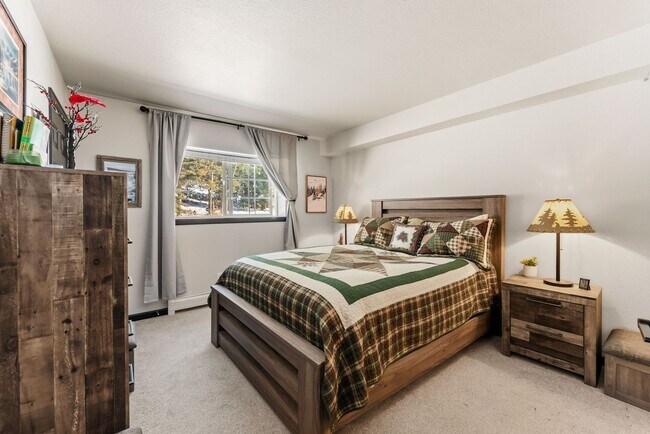 Building Photo - Furnished 2BR/2BA Breckenridge Condo | Garage, Fireplace & Hot Tubs | Available Oct. 1