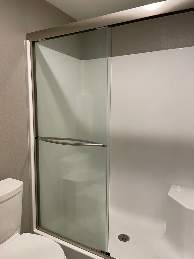 Building Photo - Adorable 4 Bedroom 2.5 Bath Home in Fisher's Landing! Fully Fenced Backyard! Mountain View High S...