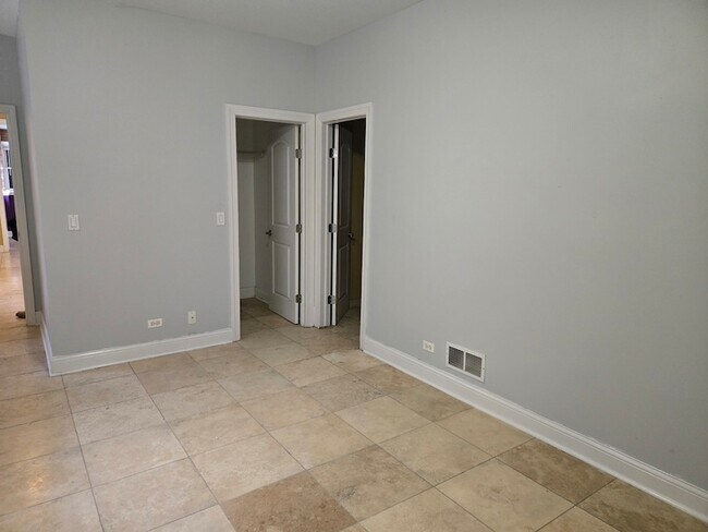 Building Photo - 5948 S King Dr