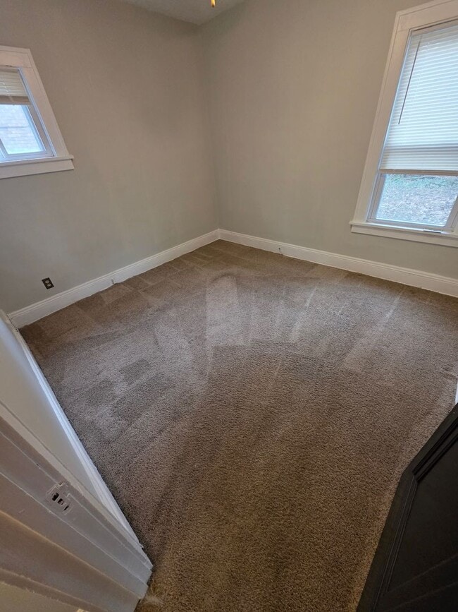 Building Photo - 2196 Lewis Dr