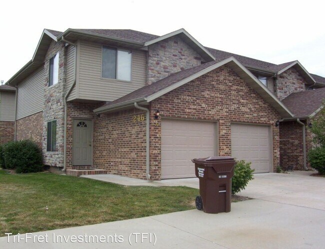 Building Photo - 209-266 E Erie St