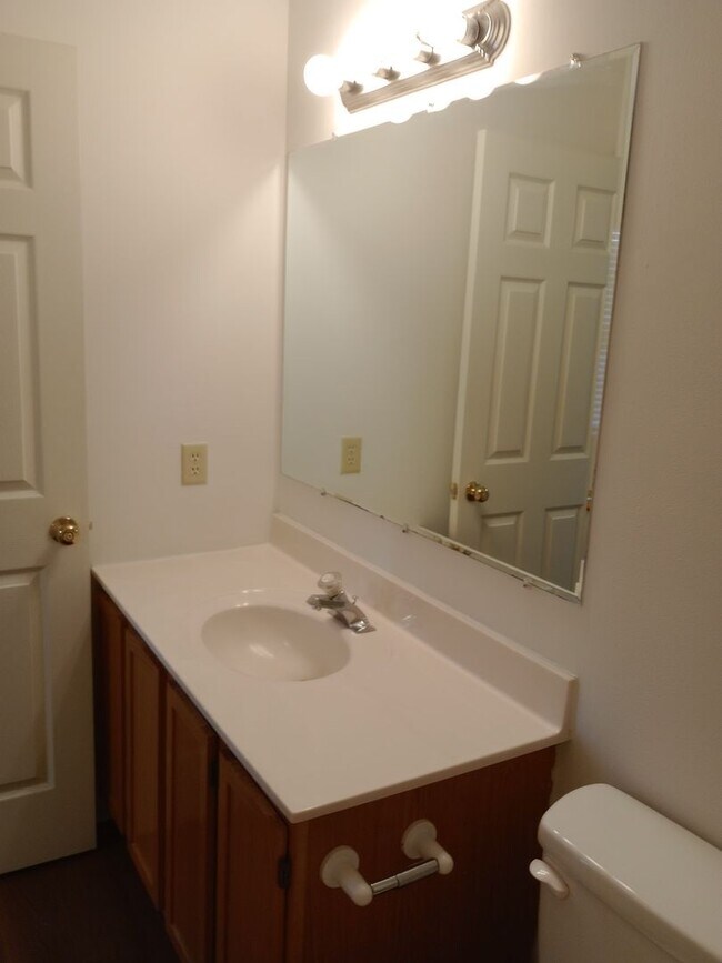 Building Photo - 210-210 Nikki Way