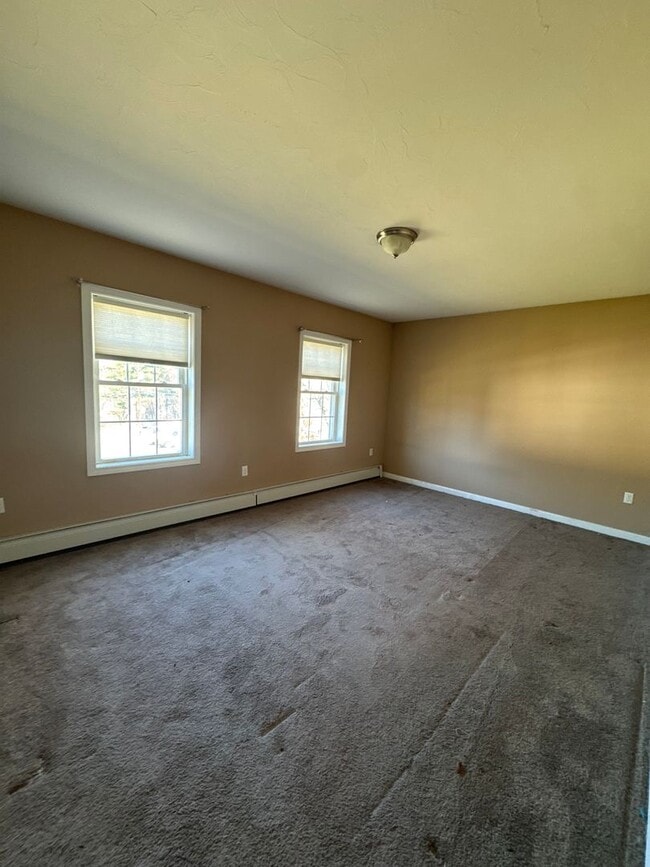 Building Photo - 2 Bedroom 1.5 bath Townhouse