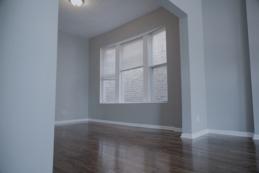Building Photo - 5711 S Ada St