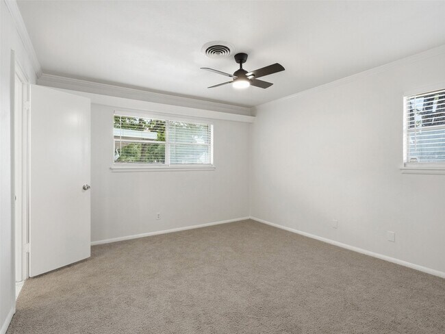 Building Photo - 2121 Canton Dr