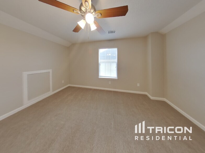 Building Photo - 9493 Creekside Rd