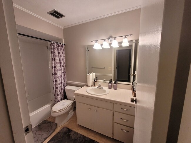 Building Photo - 2-bedroom 1-bath