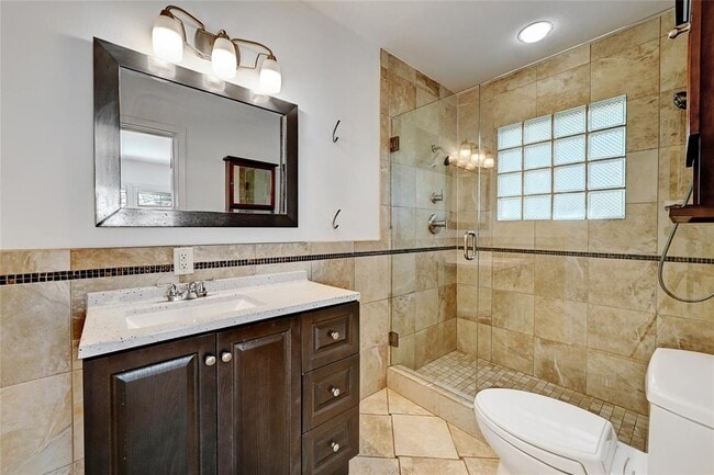 Building Photo - 1203 W 40th St