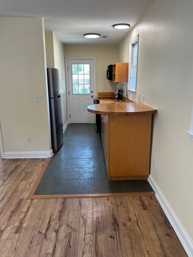 Building Photo - 2 Bedroom 2 Bathroom in The Charleston Pen...