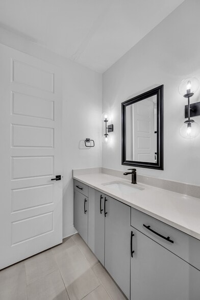 Building Photo - 3325 Felicia St