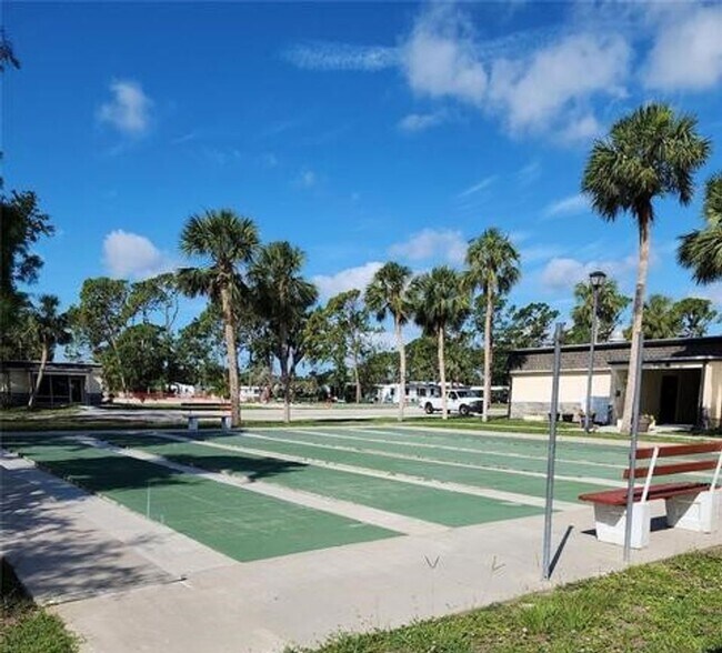 Building Photo - Holiday Park *short or long term rental av...