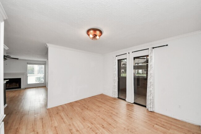 Building Photo - 12755 Mill Ridge Dr