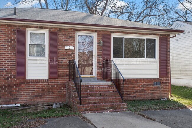 Building Photo - 11 N Fern Ave