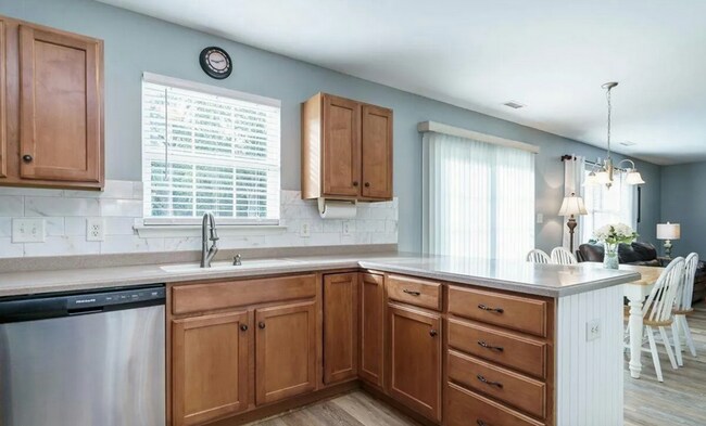 Building Photo - 116 Willow Ridge Dr