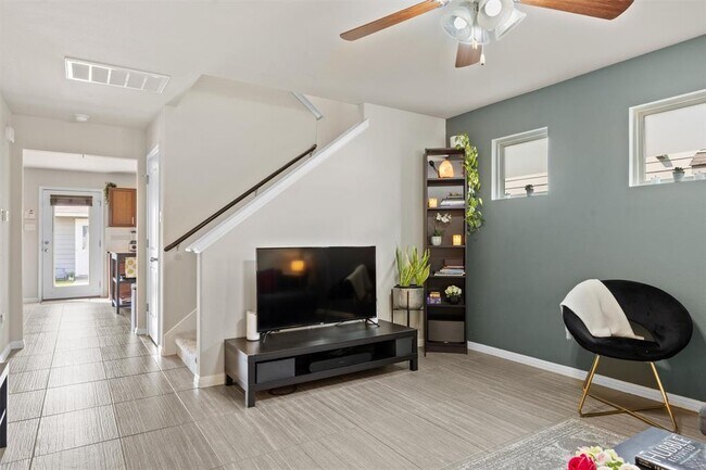 Building Photo - 369 S Brook Dr