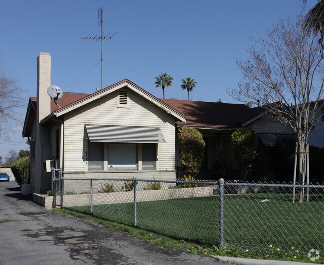 Building Photo - 4585-4597 Jurupa Ave