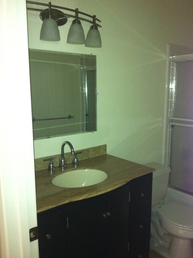 Building Photo - Charming 3 bed/2 bath Home in Northeast Davis