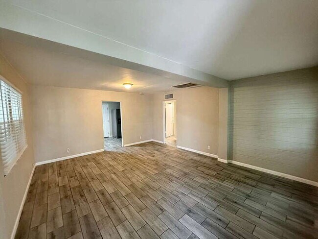 Building Photo - 3525 N Fontana Ave