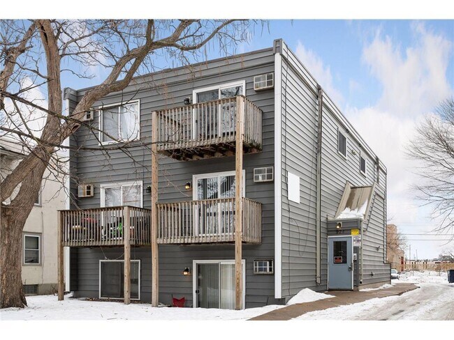 Building Photo - 924 21st Ave S