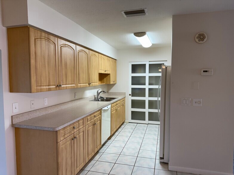 Building Photo - 1144 SE 32nd Ter