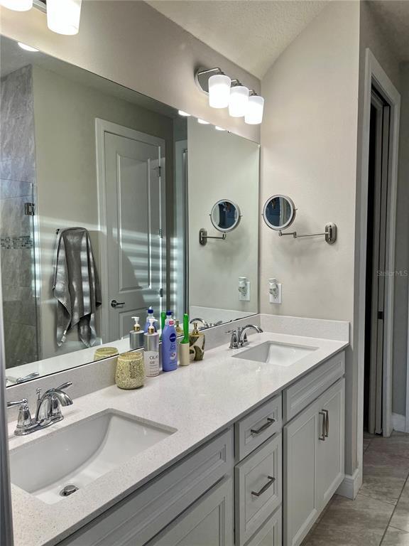 Building Photo - 5353 Royal Point Ave