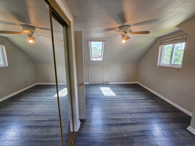 Building Photo - 151 Mahoning Dr