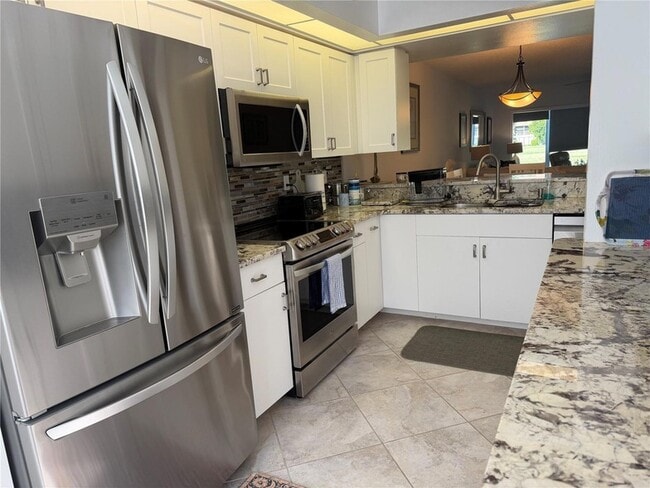 Building Photo - 880 Bird Bay Dr W