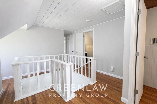 Building Photo - 1944 Lyle Ave