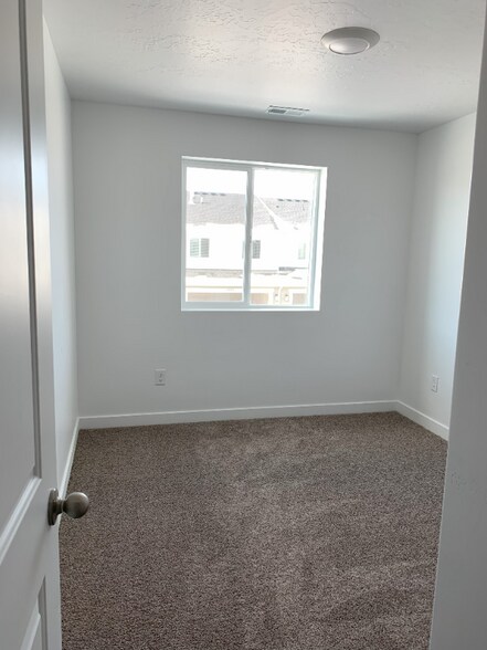 Building Photo - 1359 Oakdale Dr
