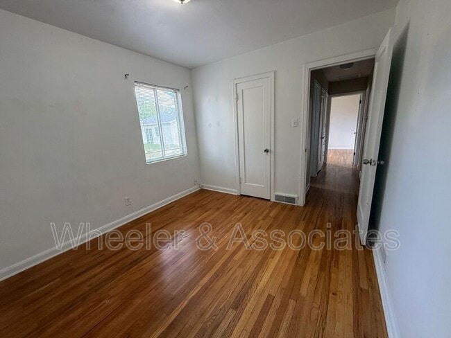 Building Photo - 1575 S 800 E